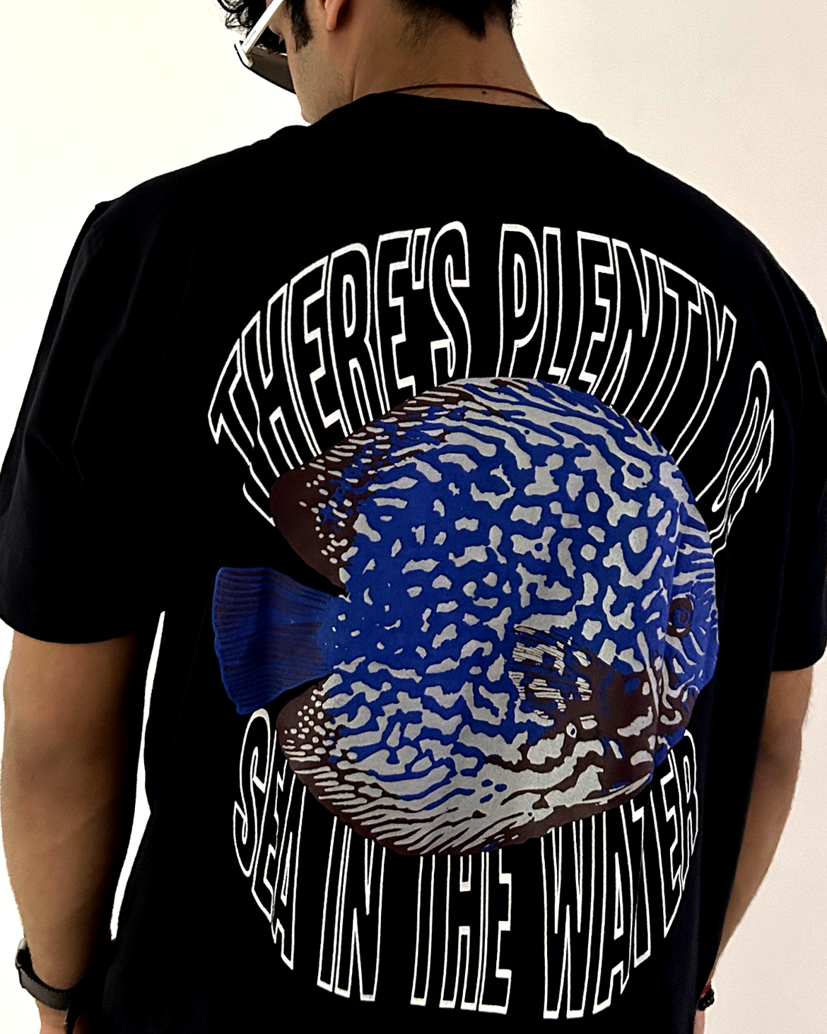 SEA & THE FISH TEE - BLACK